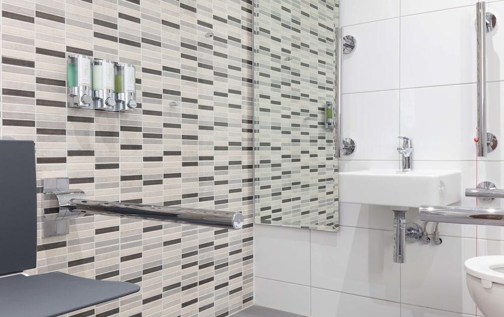 Hampton By Hilton Leeds Centre Hotel 3*