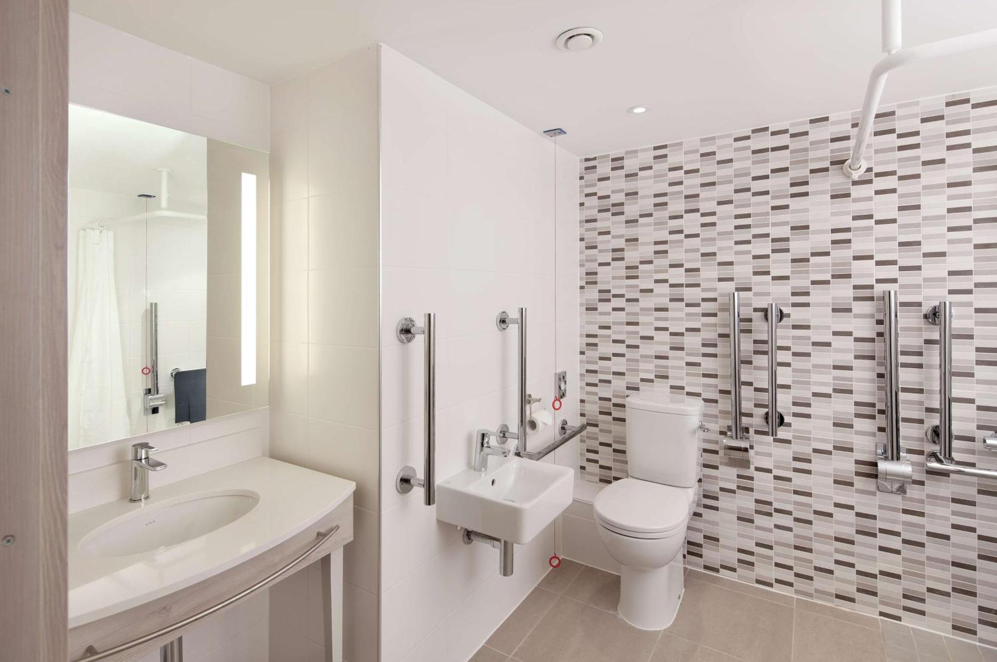 Hotel Hampton By Hilton Leeds Centre 3*